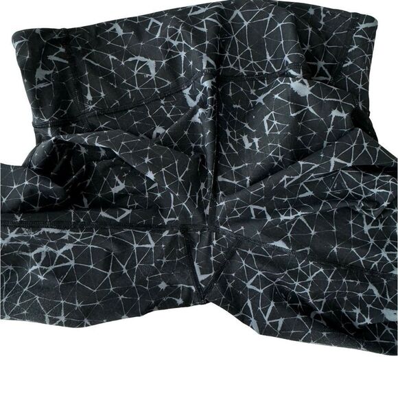 ..Lululemon Water: Sea-Me Run Crop Star Crushed Coal Black / Black - Picture 9 of 16
